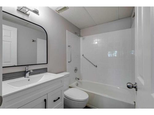 83 Lake Sylvan Close Se, Calgary, AB - Indoor Photo Showing Bathroom