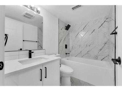 3-7420 Hunterview Drive Nw, Calgary, AB - Indoor Photo Showing Bathroom