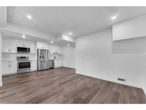 3-7420 Hunterview Drive Nw, Calgary, AB - Indoor Photo Showing Kitchen