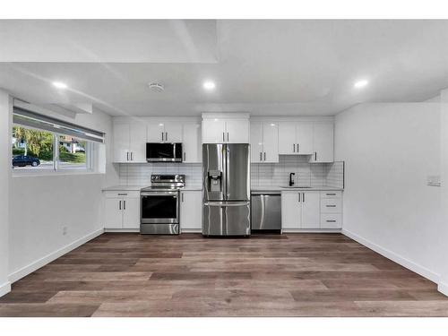 3-7420 Hunterview Drive Nw, Calgary, AB - Indoor Photo Showing Kitchen