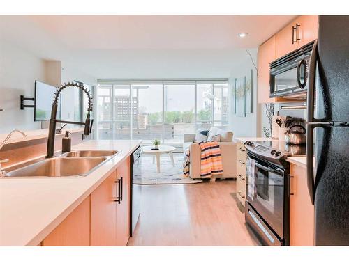 201-188 15 Avenue Sw, Calgary, AB - Indoor Photo Showing Kitchen With Double Sink