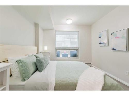 201-188 15 Avenue Sw, Calgary, AB - Indoor Photo Showing Bedroom