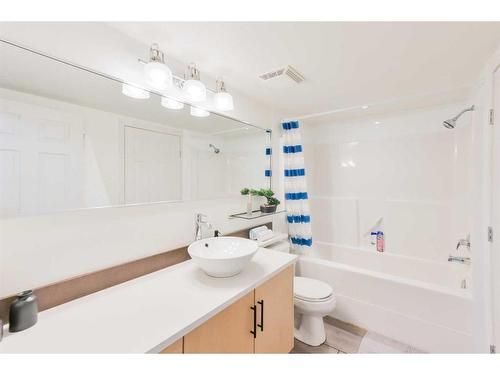 201-188 15 Avenue Sw, Calgary, AB - Indoor Photo Showing Bathroom