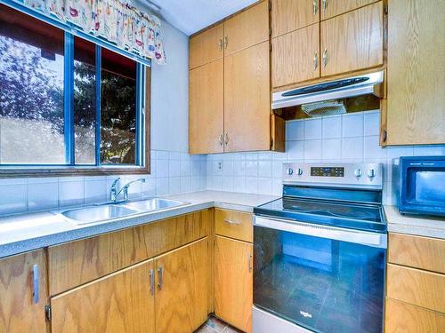 6920 4 Avenue Ne, Calgary, AB - Indoor Photo Showing Kitchen With Double Sink