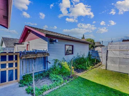 6920 4 Avenue Ne, Calgary, AB - Outdoor