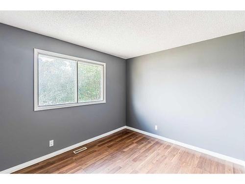 4152 Doverbrook Road Se, Calgary, AB - Indoor Photo Showing Other Room