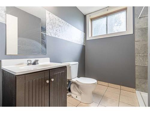 4152 Doverbrook Road Se, Calgary, AB - Indoor Photo Showing Bathroom