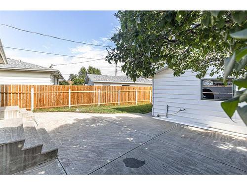 4152 Doverbrook Road Se, Calgary, AB - Outdoor