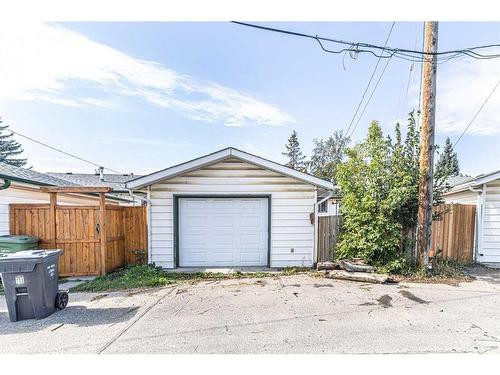 4152 Doverbrook Road Se, Calgary, AB - Outdoor