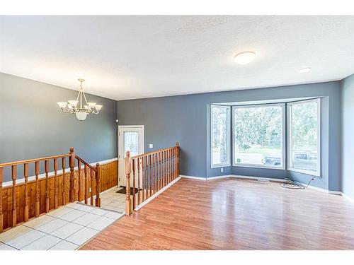 4152 Doverbrook Road Se, Calgary, AB - Indoor Photo Showing Other Room