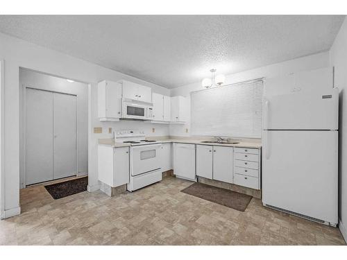 1171 Ranchlands Boulevard Nw, Calgary, AB - Indoor Photo Showing Kitchen