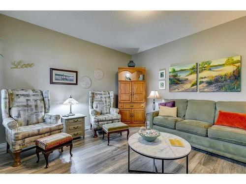 112 Inverness Drive Se, Calgary, AB - Indoor Photo Showing Living Room