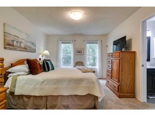 112 Inverness Drive Se, Calgary, AB - Indoor Photo Showing Bedroom