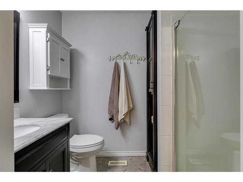 112 Inverness Drive Se, Calgary, AB - Indoor Photo Showing Bathroom