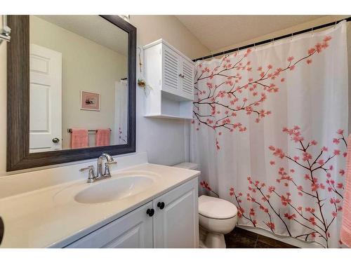 112 Inverness Drive Se, Calgary, AB - Indoor Photo Showing Bathroom