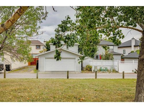 112 Inverness Drive Se, Calgary, AB - Outdoor