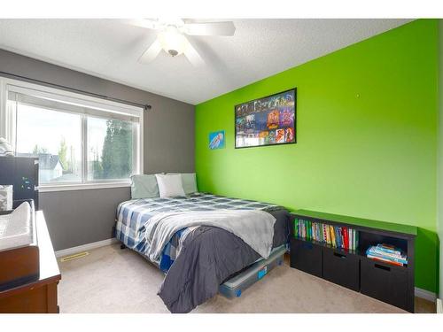 19 Copperfield Common Se, Calgary, AB - Indoor Photo Showing Bedroom