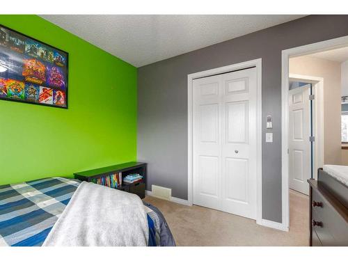 19 Copperfield Common Se, Calgary, AB - Indoor Photo Showing Bedroom