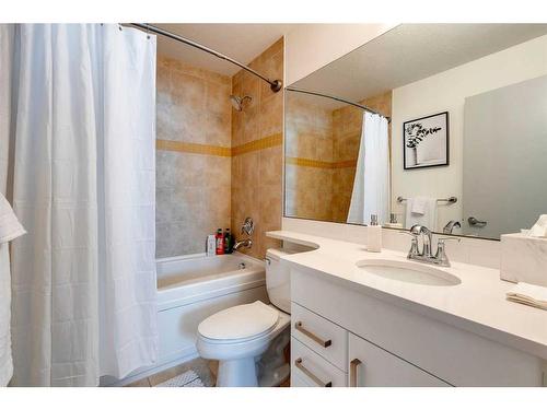 701-1410 1 Street Se, Calgary, AB - Indoor Photo Showing Bathroom