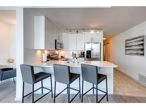 701-1410 1 Street Se, Calgary, AB - Indoor Photo Showing Kitchen With Upgraded Kitchen