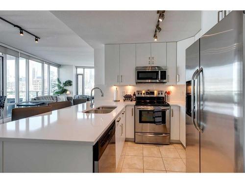 701-1410 1 Street Se, Calgary, AB - Indoor Photo Showing Kitchen With Stainless Steel Kitchen With Double Sink With Upgraded Kitchen