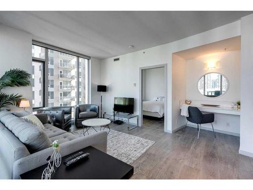 701-1410 1 Street Se, Calgary, AB - Indoor Photo Showing Living Room