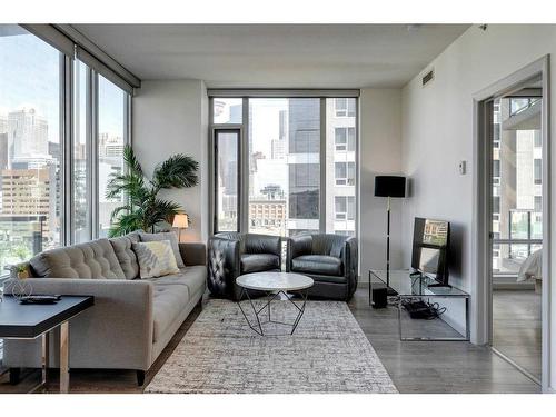 701-1410 1 Street Se, Calgary, AB - Indoor Photo Showing Living Room