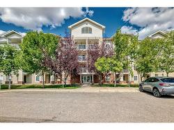 401-17 Country Village Bay NE Calgary, AB T3K 5Z3