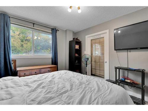 101-655 Meredith Road Ne, Calgary, AB - Indoor Photo Showing Bedroom