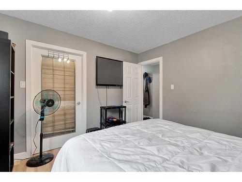 101-655 Meredith Road Ne, Calgary, AB - Indoor Photo Showing Bedroom