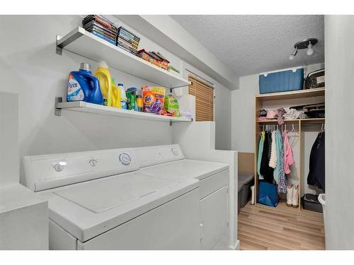 101-655 Meredith Road Ne, Calgary, AB - Indoor Photo Showing Laundry Room