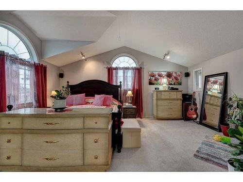 95 Applestone Park Se, Calgary, AB - Indoor Photo Showing Bedroom