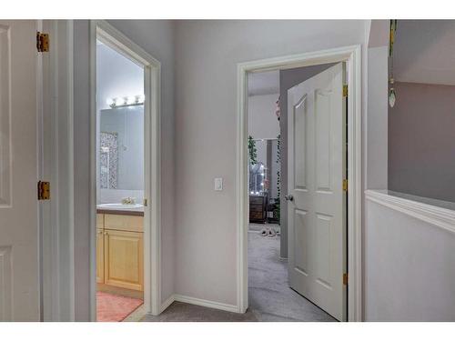 95 Applestone Park Se, Calgary, AB - Indoor Photo Showing Other Room