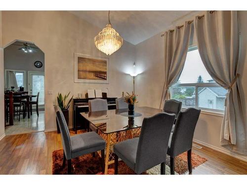 95 Applestone Park Se, Calgary, AB - Indoor Photo Showing Dining Room