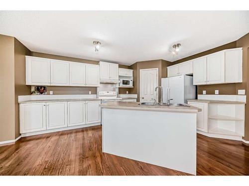 9 Spring Crescent Sw, Calgary, AB - Indoor Photo Showing Kitchen