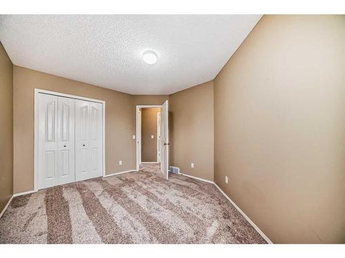 9 Spring Crescent Sw, Calgary, AB - Indoor Photo Showing Other Room