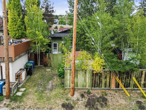 8 Dalzell Place Nw, Calgary, AB - Outdoor With Backyard