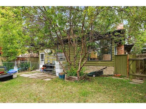 8 Dalzell Place Nw, Calgary, AB - Outdoor