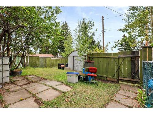 8 Dalzell Place Nw, Calgary, AB - Indoor Photo Showing Other Room