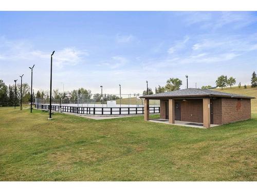 8 Dalzell Place Nw, Calgary, AB - Indoor Photo Showing Bathroom