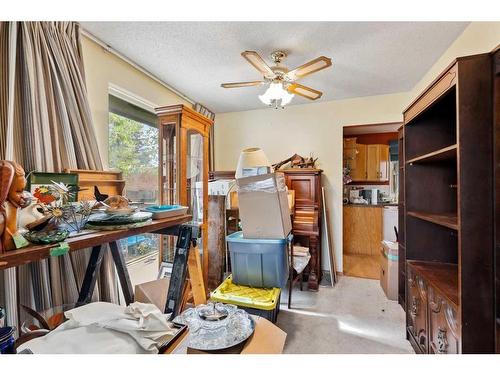 8 Dalzell Place Nw, Calgary, AB - Indoor Photo Showing Kitchen