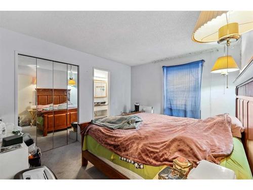 8 Dalzell Place Nw, Calgary, AB - Indoor Photo Showing Kitchen With Double Sink