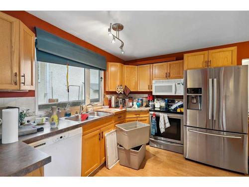 8 Dalzell Place Nw, Calgary, AB - Indoor Photo Showing Kitchen With Double Sink