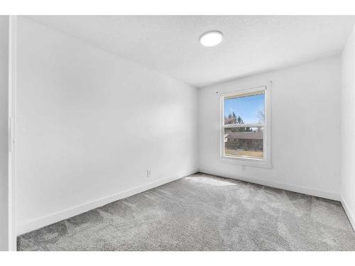 5518 Rundlehorn Drive Ne, Calgary, AB - Indoor Photo Showing Other Room