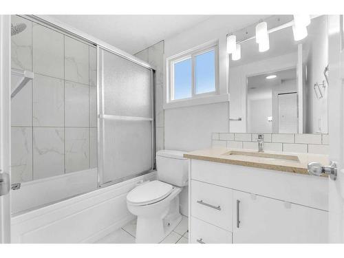 5518 Rundlehorn Drive Ne, Calgary, AB - Indoor Photo Showing Bathroom