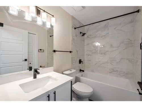 135 Mt Apex Crescent Se, Calgary, AB - Indoor Photo Showing Bathroom