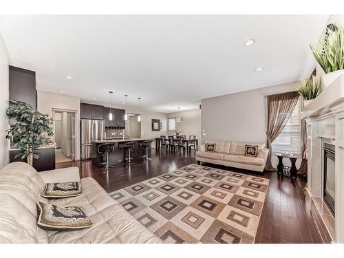 151 Everbrook Drive Sw, Calgary, AB - Indoor Photo Showing Living Room