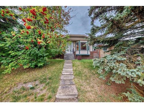 68 Millbank Crescent Sw, Calgary, AB - Outdoor