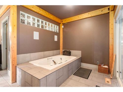 243052 Westbluff Road, Rural Rocky View County, AB - Indoor Photo Showing Bathroom