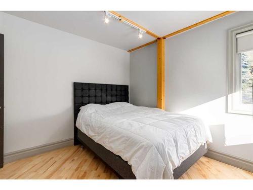 243052 Westbluff Road, Rural Rocky View County, AB - Indoor Photo Showing Bedroom